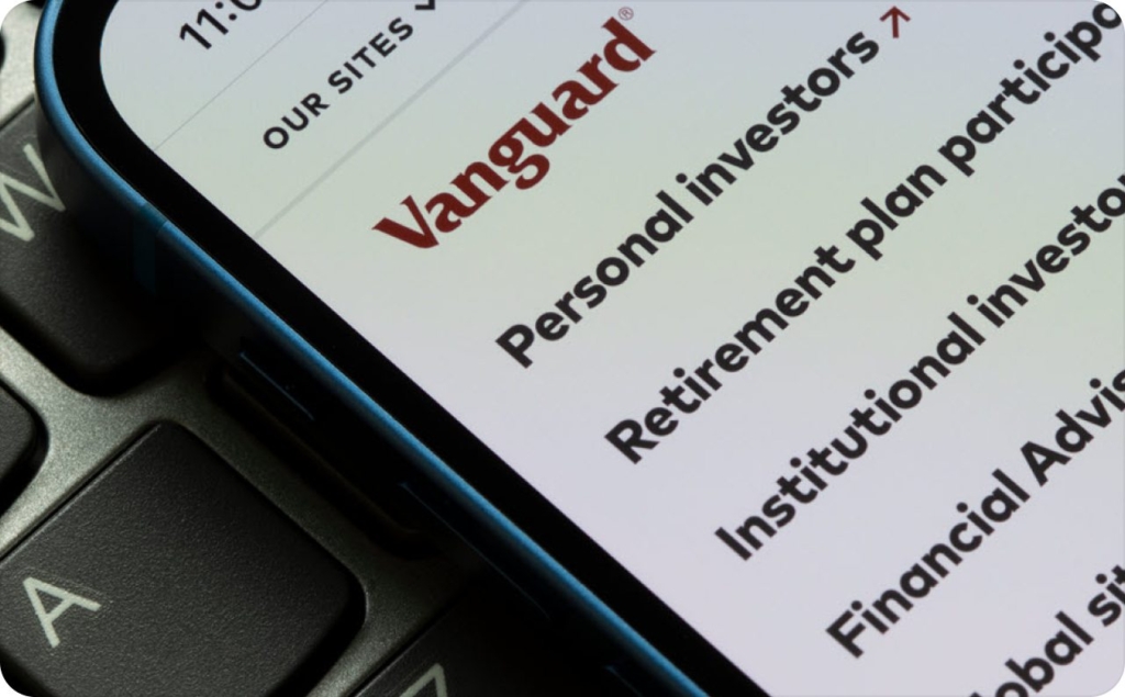 The phone is lying on the laptop keyboard, text is written on the screen